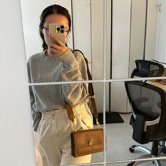 Tory Burch T Monogram MINI Leather Shoulder Bag in Moose - Picture 3 of 16